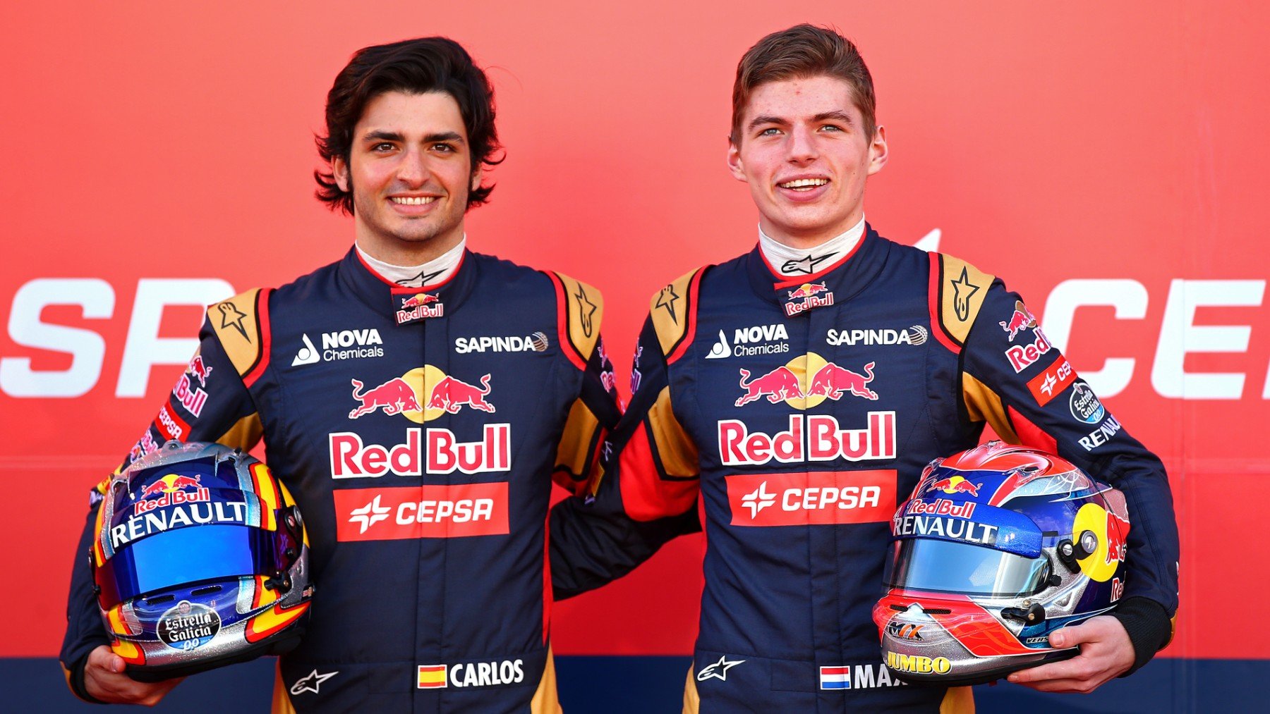 Carlos Sainz y Max Verstappen, cuando eran dos promesas de Red Bull. (Getty)