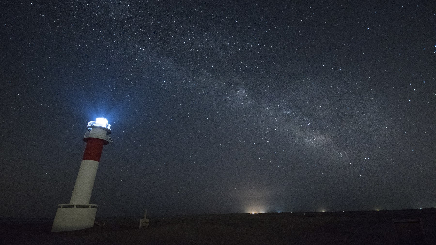 Faro de la Punta del Fangar. Foto: Laura Barrio en Flickr.