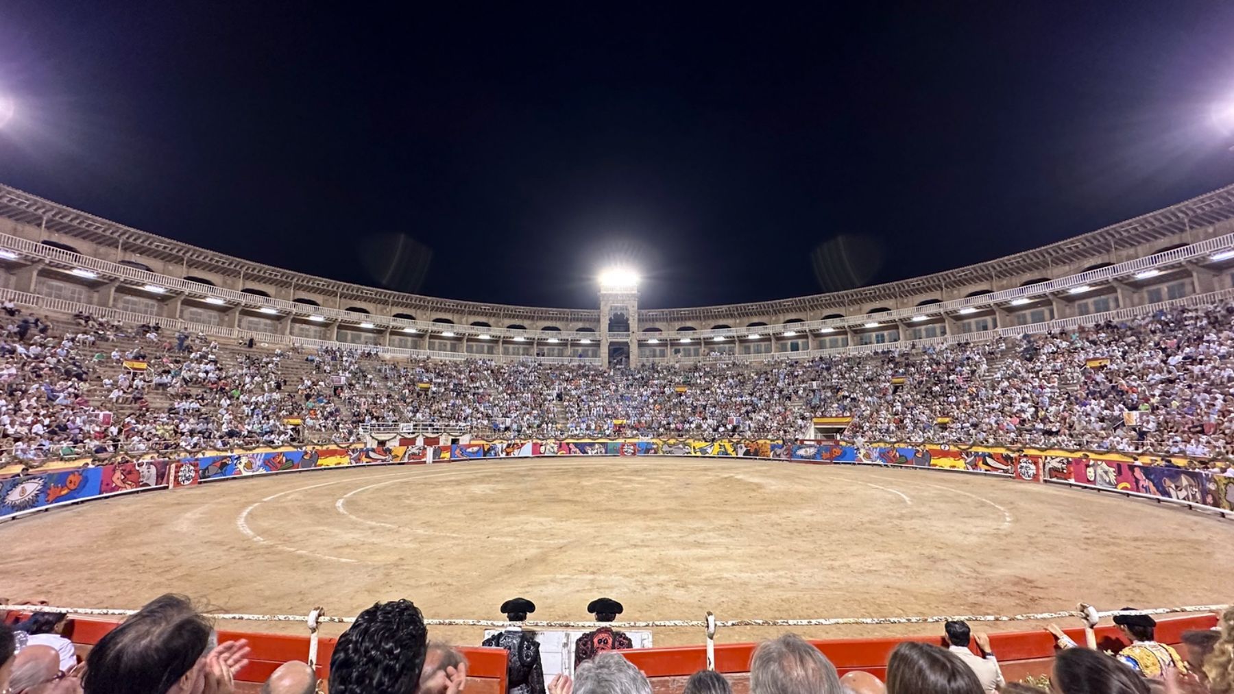 Espectáculo nocturno en el Coliseo Balear.