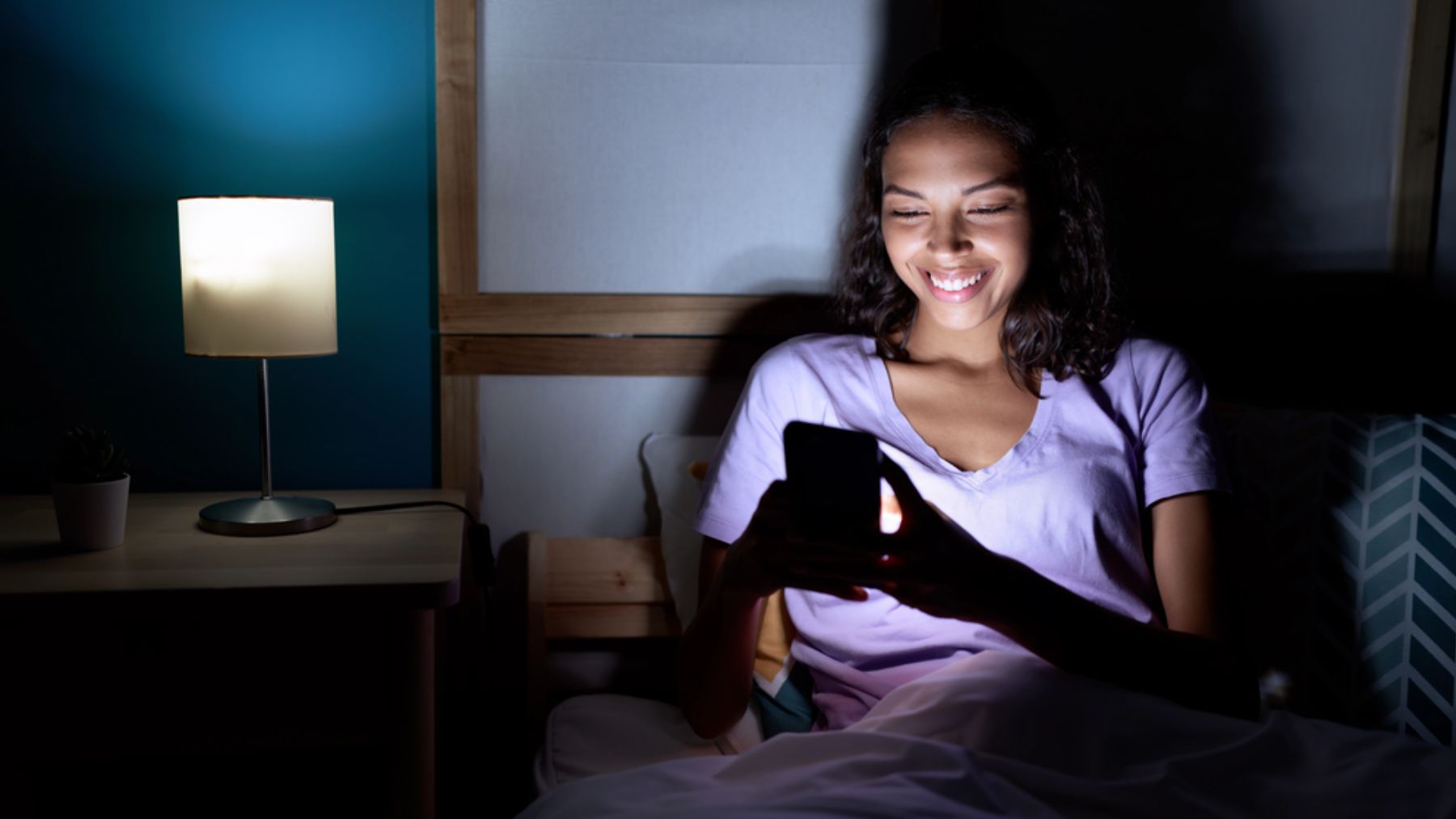 Vamping: el jet lag digital que está robando el sueño a los adolescentes