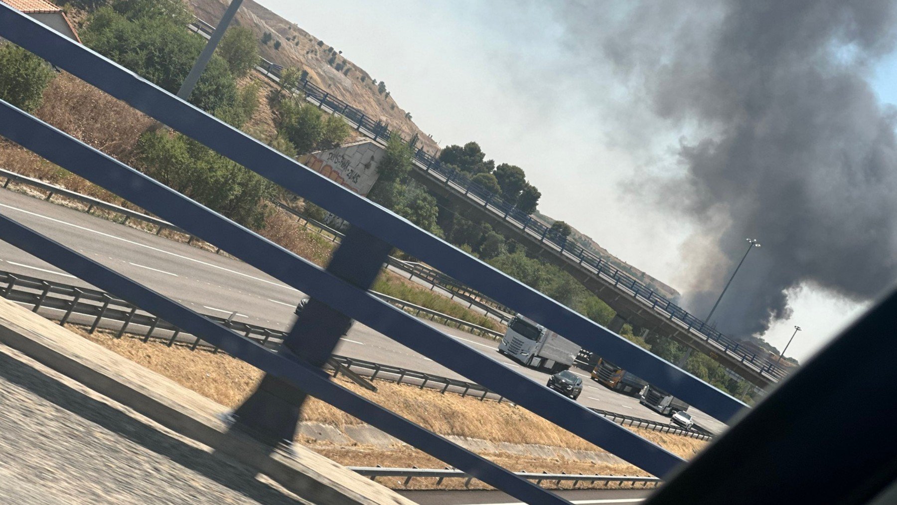 Incendio en la Cañada Real. (Foto: Redes sociales – Óscar B Forestal)