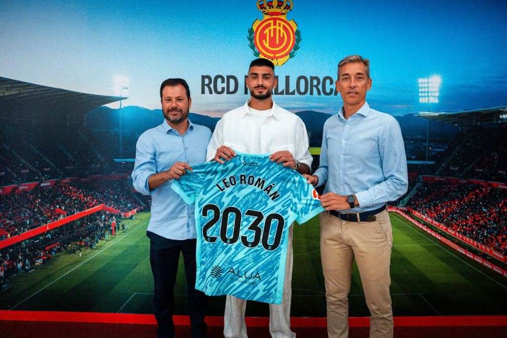 Leo Román renueva con el Mallorca hasta 2030.