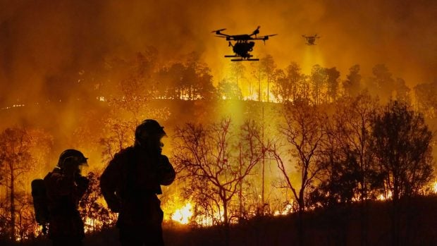 bomberos en un incendio