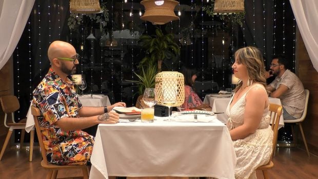Javier y Aura en First Dates. (Mediaset)
