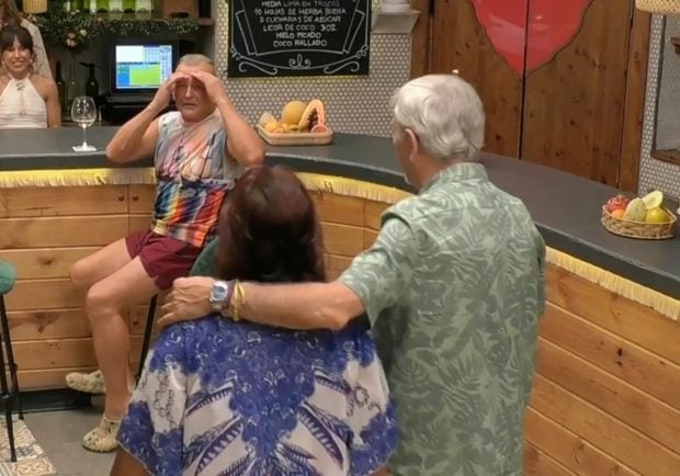 Rambito y María Corazón en el plató de 'First Dates' (Mediaset).