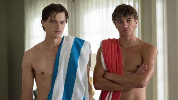 Protagonistas de 'El verano en que me enamoré'. (Prime Video)