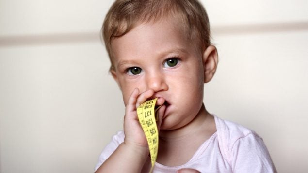 Cómo saber la altura de tu bebé, cuánto crecerá un niño, factores que estimulan el crecimiento de los bebés, consejos de los pediatras para que tu hijo crezca más, qué determina la altura de mi hijo según la pediatría.