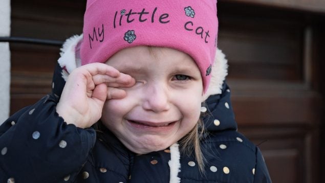 Cómo tratar una rabieta de tu hijo, qué hacer si tus hijos tienen muchas rabietas, cómo actuar con una rabieta del bebé, consejos de los pediatras para las rabietas, explicación de las rabietas, asociación española de pediatría y rabietas.