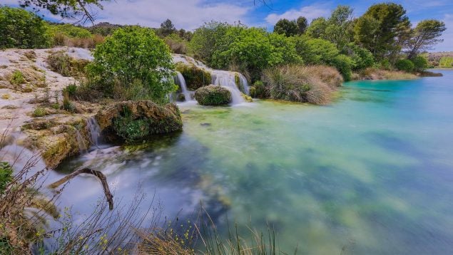 playa paradisíaca de aguas turquesas