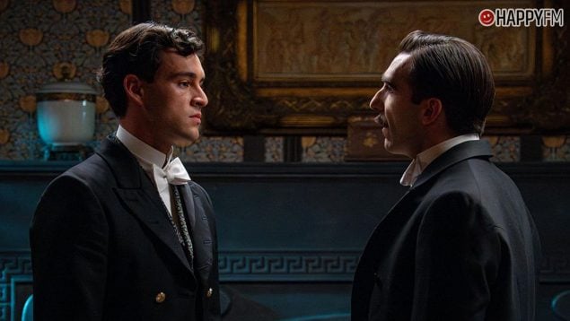 Curro y Lorenzo en La Promesa. (RTVE)