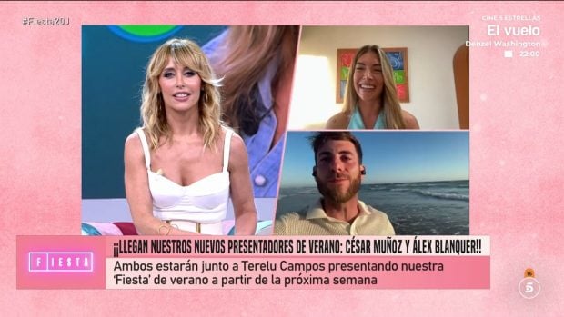 Emma García junto a César Muñoz y Álex Blanquer, sus sustitutos en Fiesta durante el verano (Mediaset).