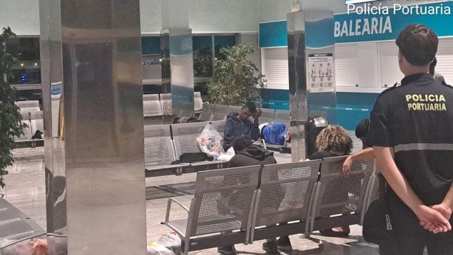 El puerto de Palma aloja a los inmigrantes llegados en patera que esperan su traslado a la Península