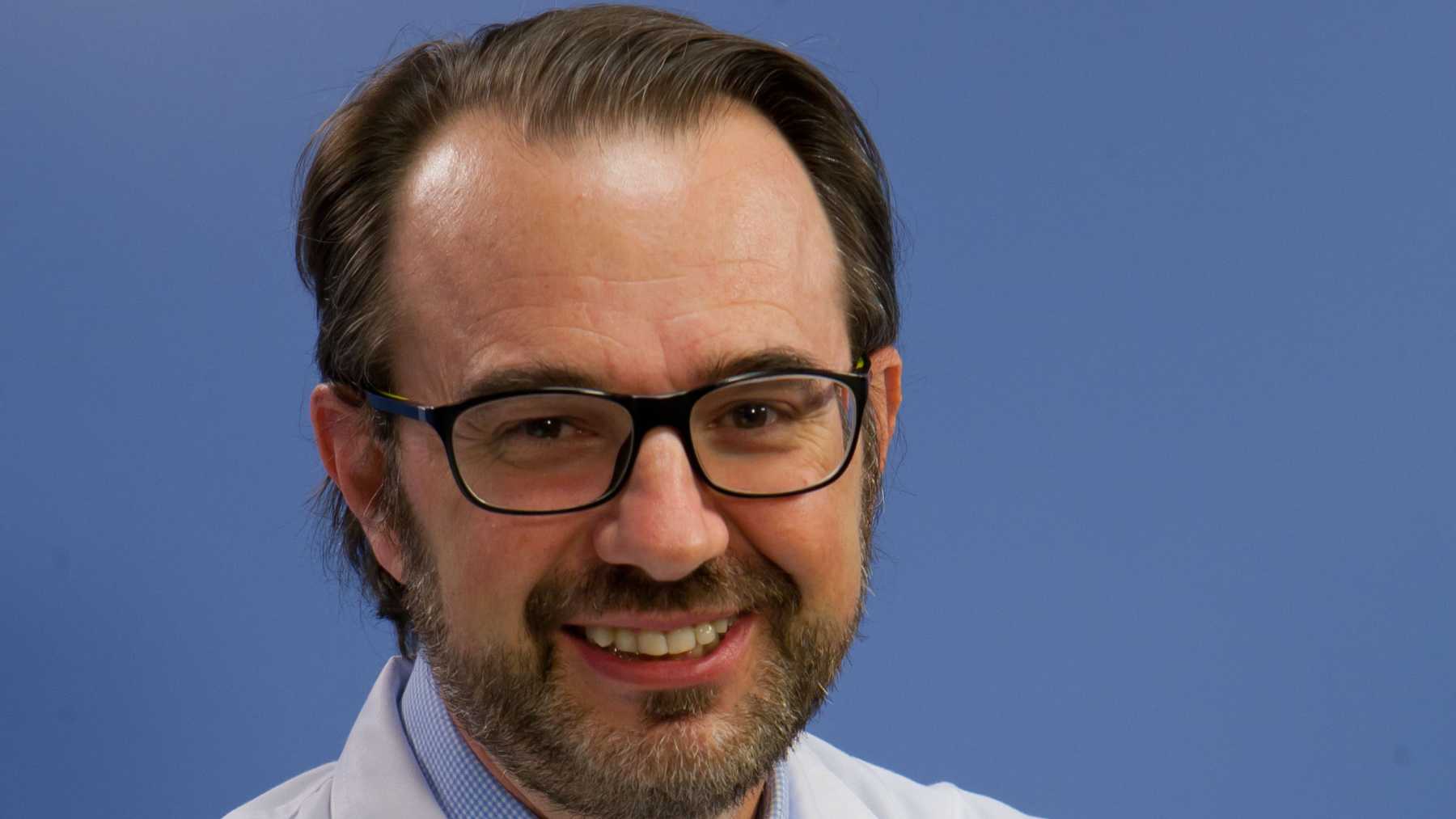 Dr. G. Layana: «Las jeringas precargadas con fármacos biespecíficos mejoran la eficacia en oftalmología»