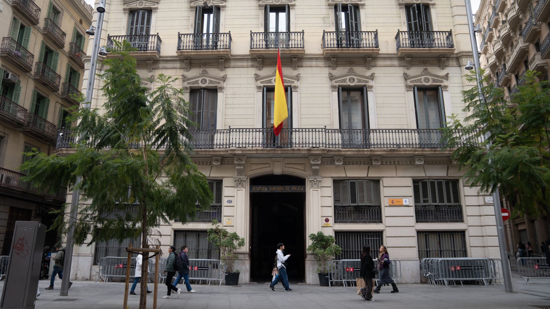 Fachada de la sede de la jefatura de Barcelona. (Europa Press)