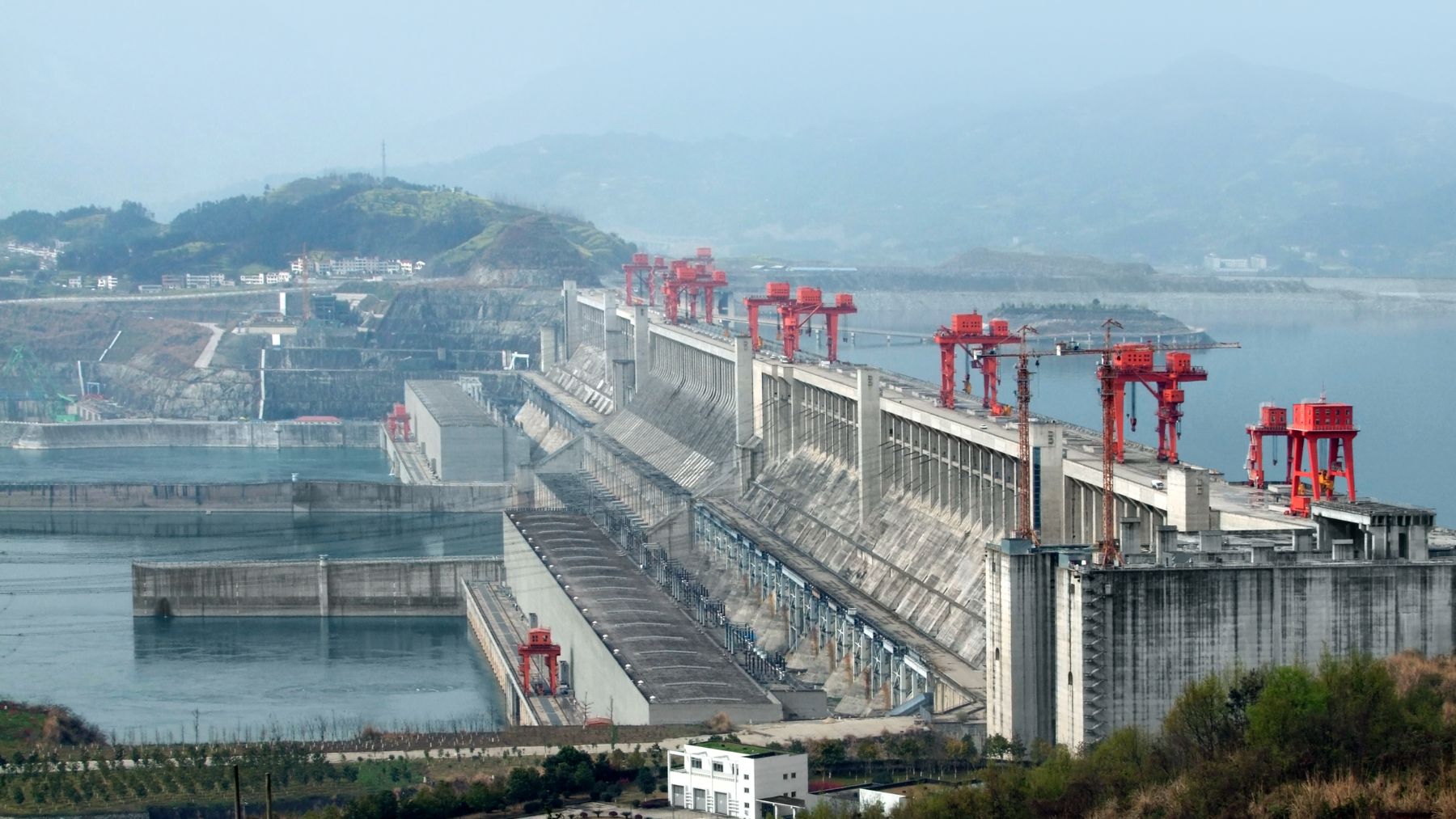 Construcción de la presa china de las Tres Gargantas, que será desbancada como la más grande del mundo por el actual proyecto que se ha iniciado ahora.