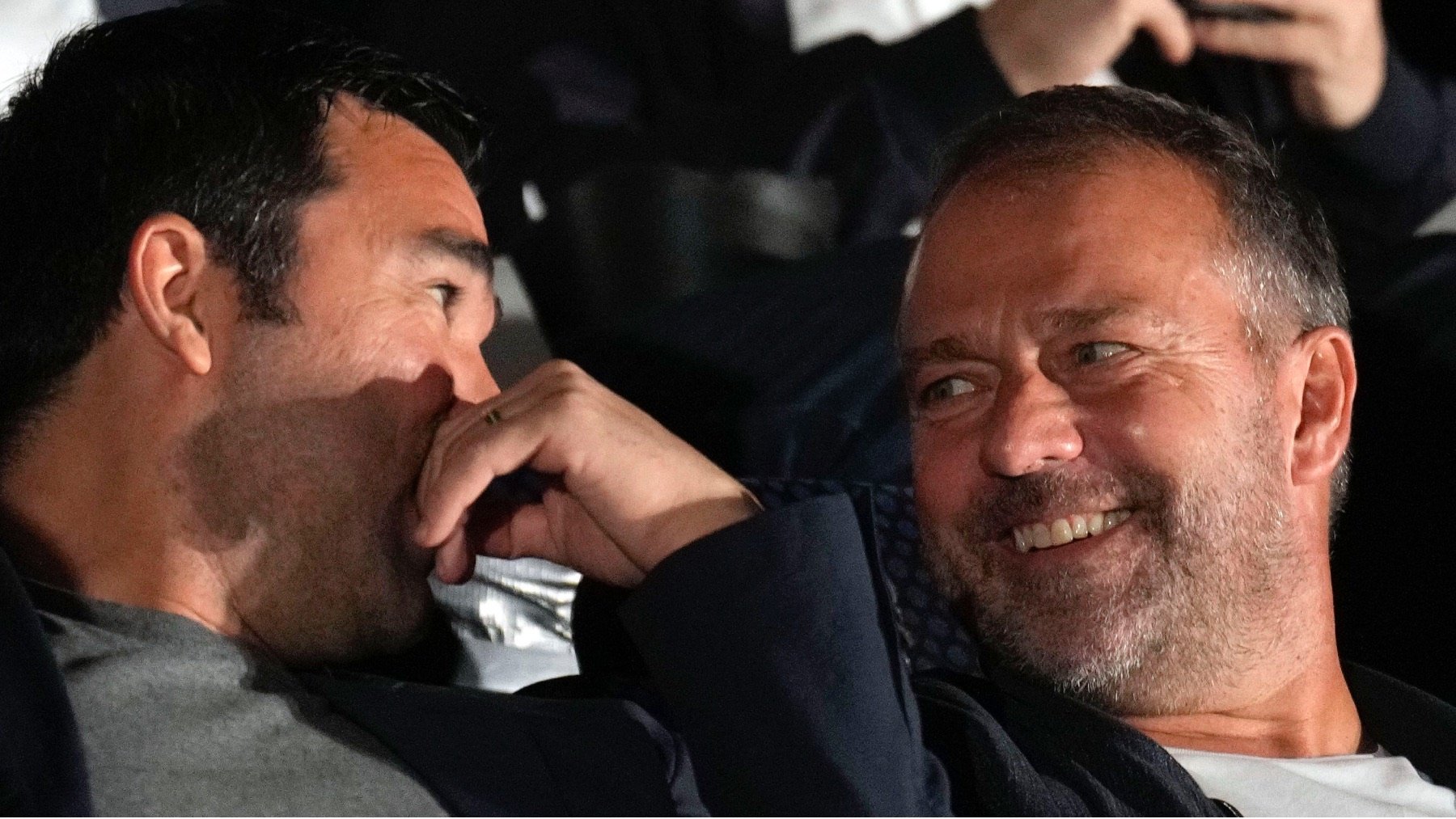 Las tres salidas que planea Deco y taponan las inscripciones del Barça