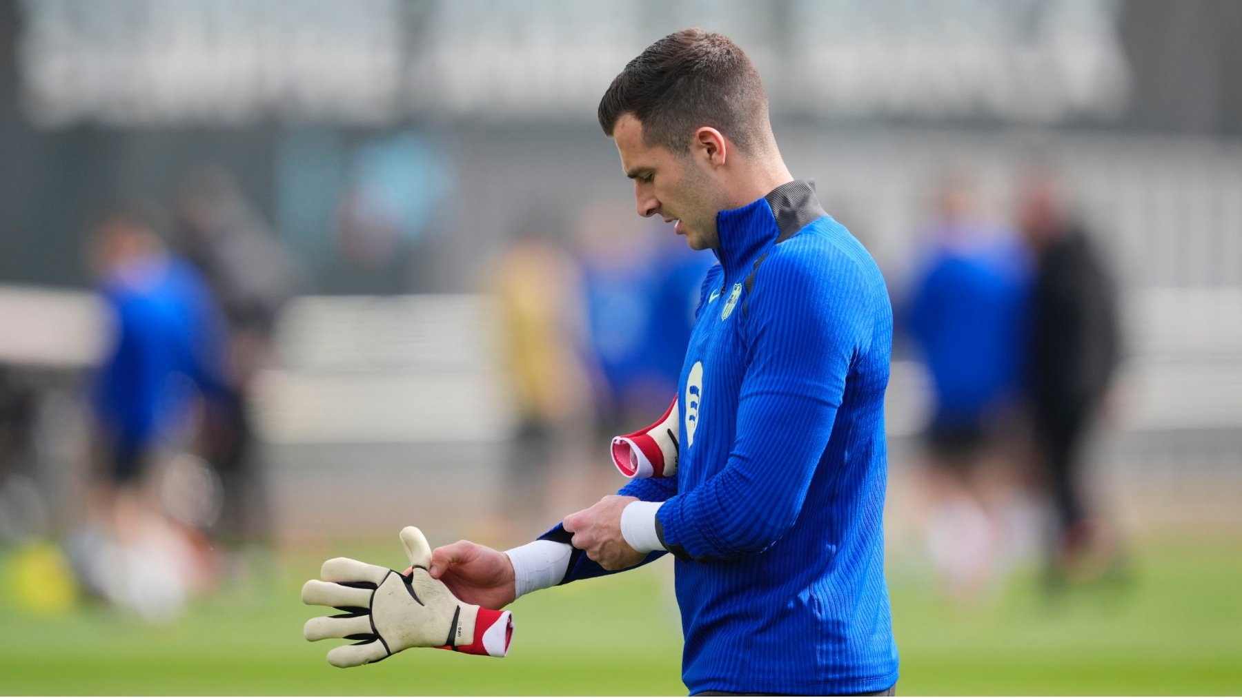 Iñaki Peña, en un entrenamiento con el Barça. (EFE)