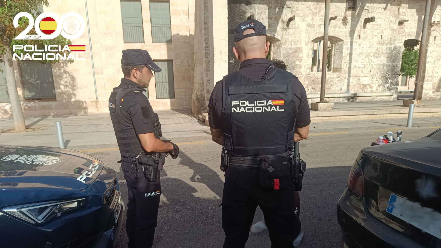 Amenaza con un cuchillo a otra mujer que le recriminó que aparcara en su vado en Camp Redó