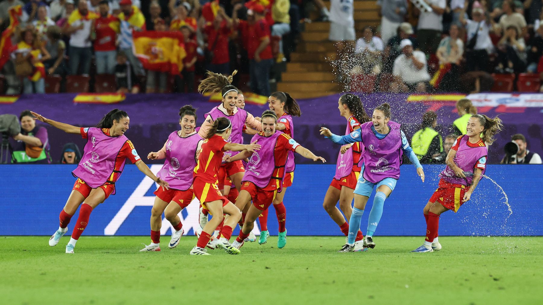España celebra el pase a la final. (Getty)