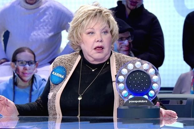 La cantante Karina en una de sus visitas al plató de Pasapalabra (Atresmedia).
