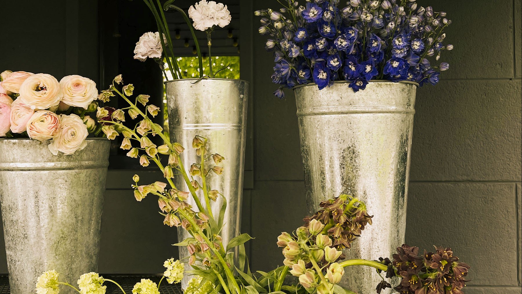 Ramos de flores en macetas. Foto: Pexels.