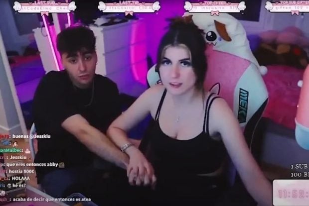 Abby y su ex pareja, Karchez. (Twitch)