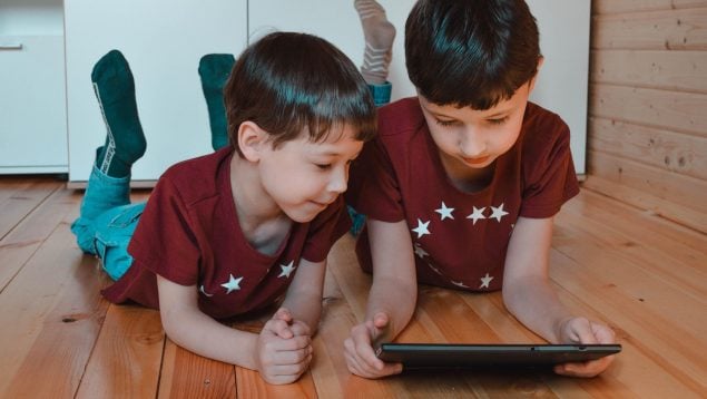 La frase que si dice tu hijo eres un buen padre, cuándo regalar un móvil a tu hijo, padres e hijos consejos, teléfonos y niños, frases que definen a un buen padre.