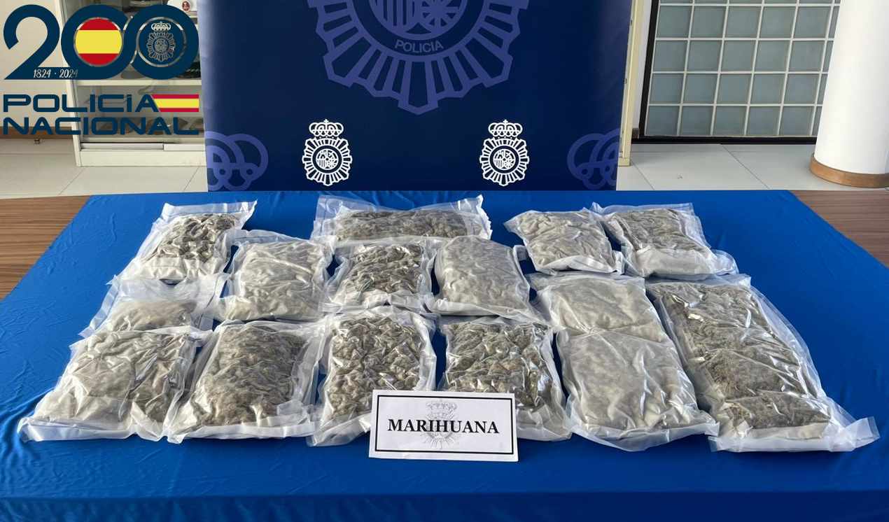 Sorprenden a un albanés de 59 años con más de 4 kilos de marihuana cuando embarcaba a Formentera