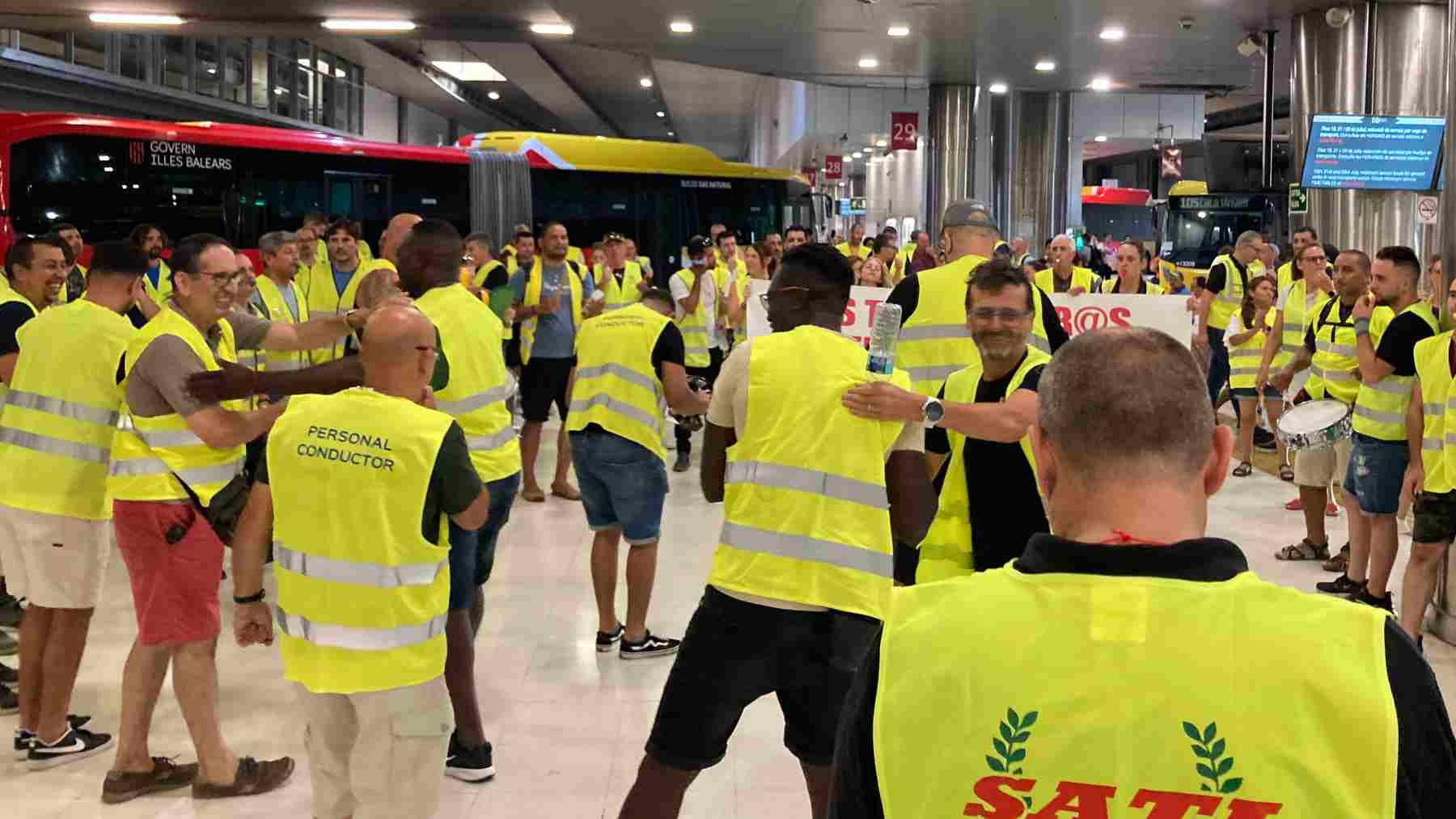 Huelga indefinida de los conductores del TIB en Baleares desde este viernes: bloqueadas las negociaciones