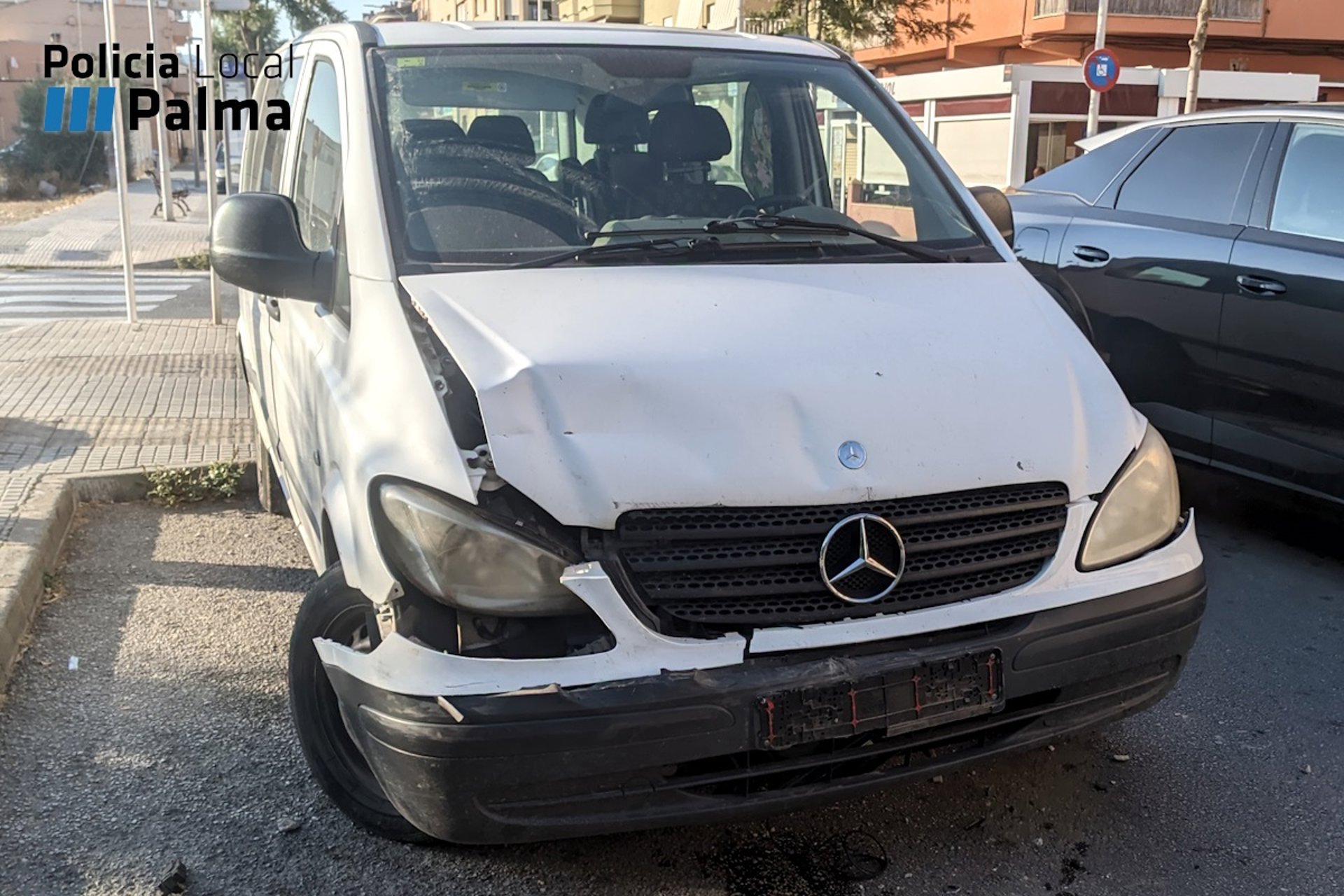 Un conductor que triplicaba la tasa de alcohol colisiona su furgoneta con un coche en Son Ferriol