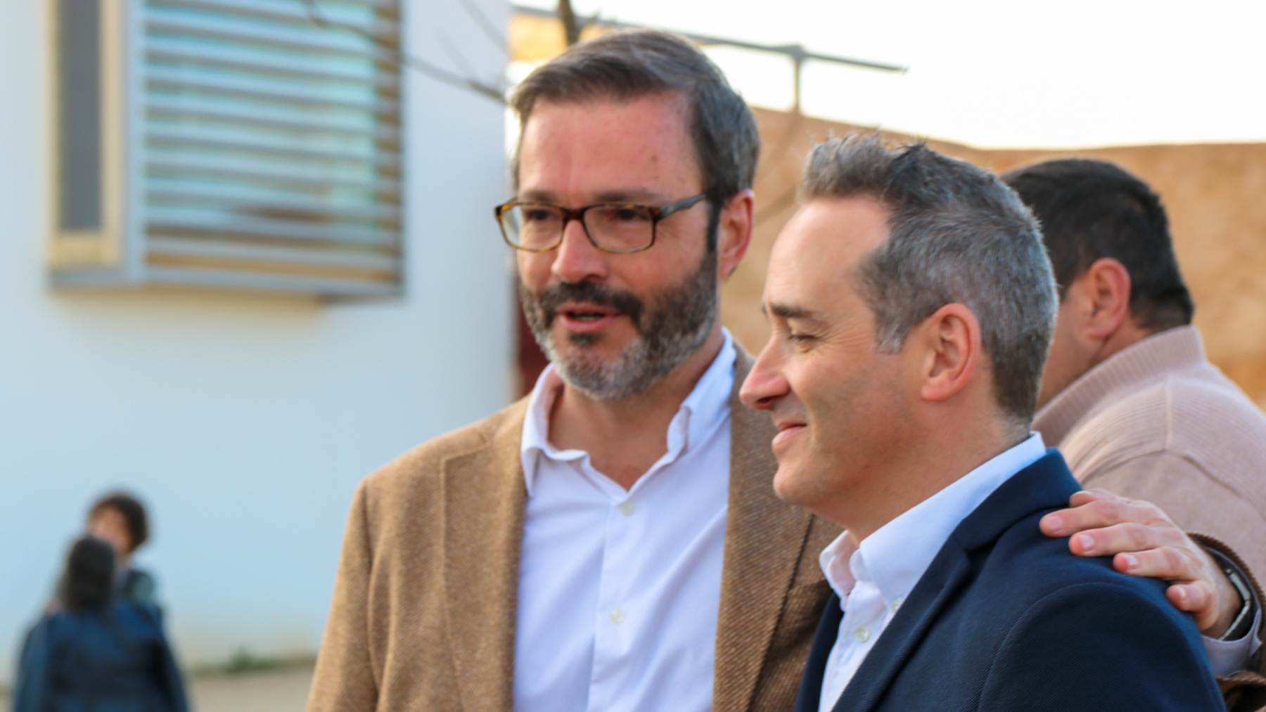El ex alcalde socialista de Palma José Hila, con José María González.