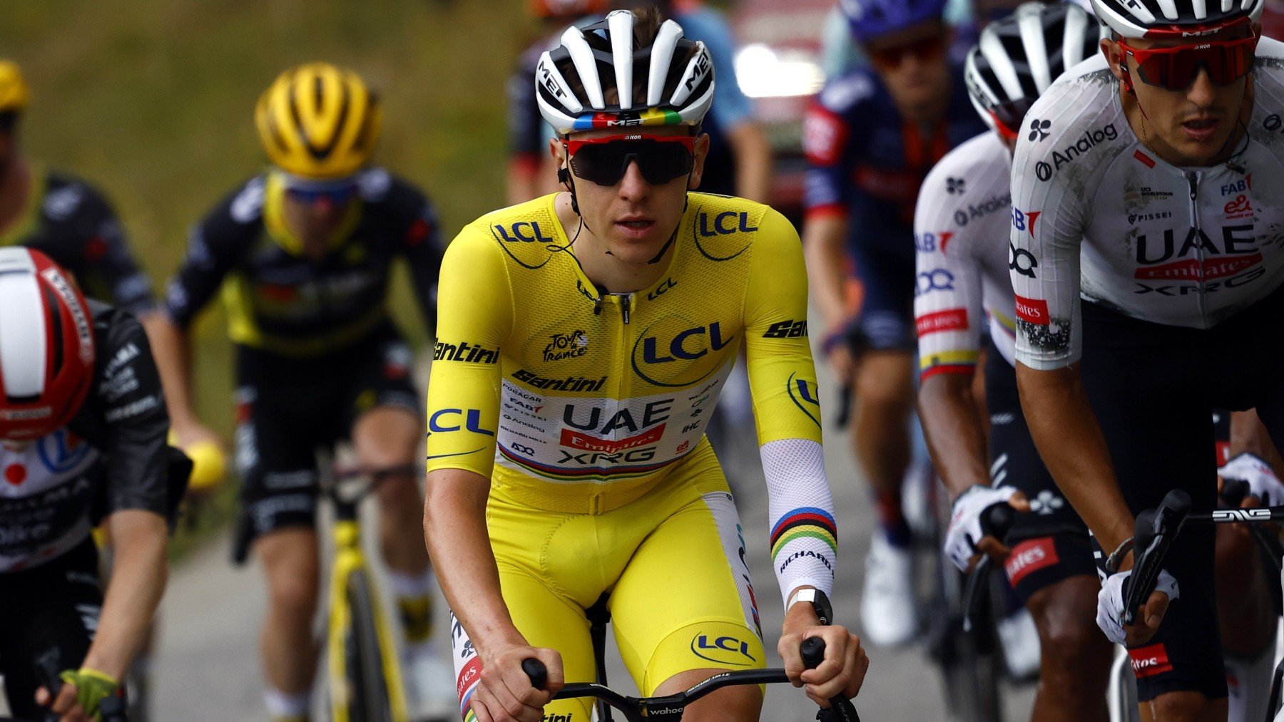 Tadej Pogacar durante la disputa de la 19ª etapa del Tour de Francia. (EFE)