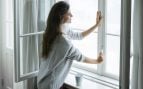 Las ventanas se pueden poner en «modo invierno» y casi nadie lo sabe: el truco para mantener tu casa siempre calentita