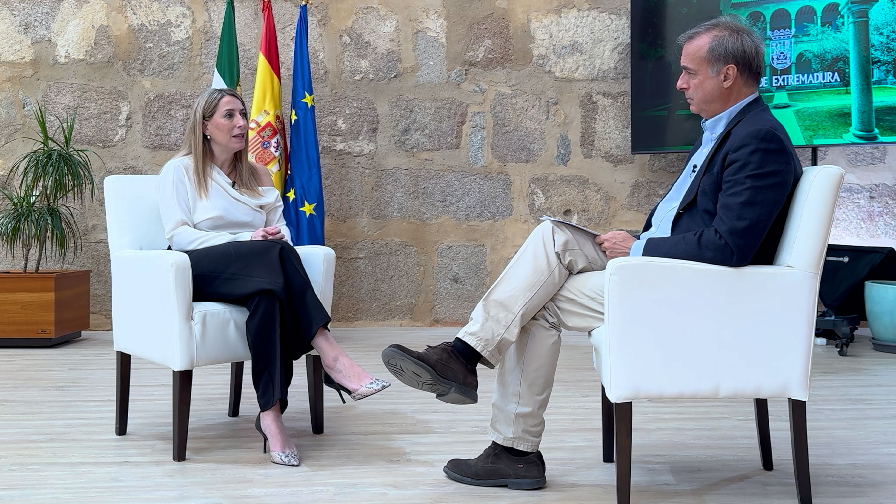 María Guardiola, durante la entrevista de OKDIARIO.