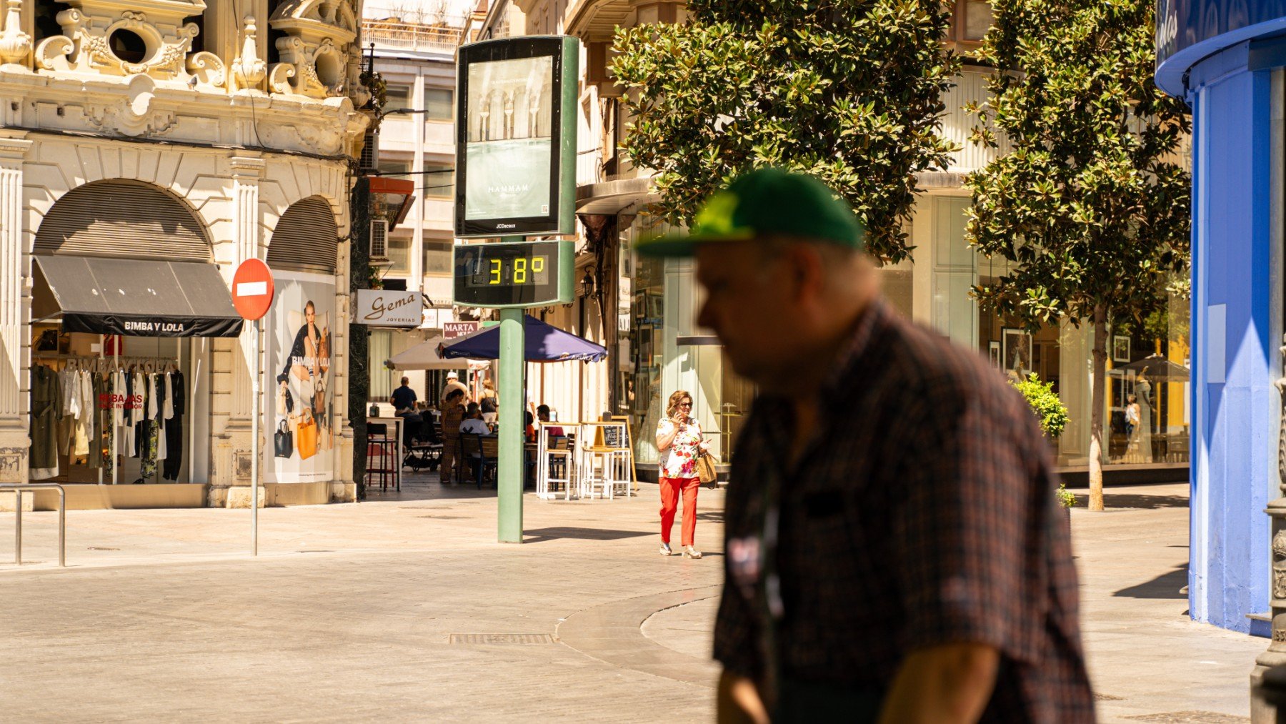 Un termómetro marca temperaturas cerca de 40º en Córdoba. (Foto: Europa Press)