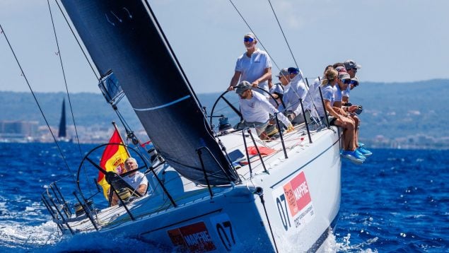 Felipe VI sale a entrenar a bordo del Aifos para la 43 Copa del Rey MAPFRE
