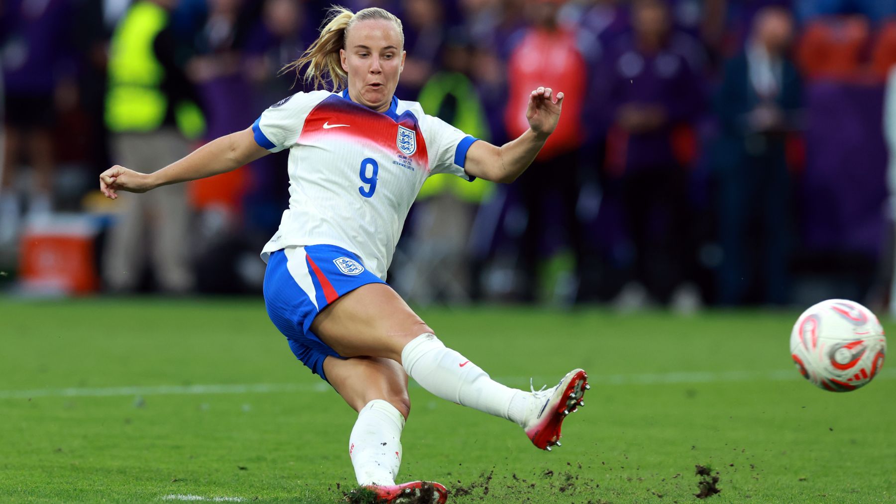 El gol invalidado de penalti de Mead. (Getty)