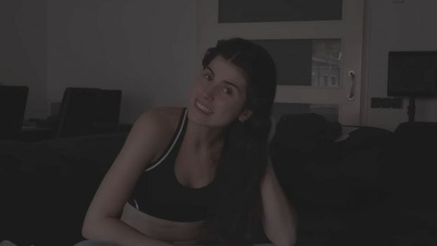 Abby en el vídeo. (YouTube)