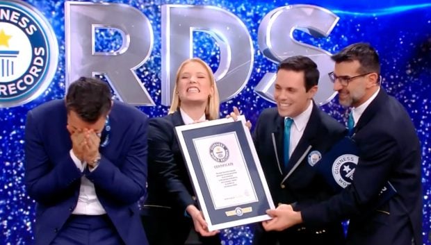 Jesús Vázquez se emociona en 'La noche de los récords'. (Mediaset)