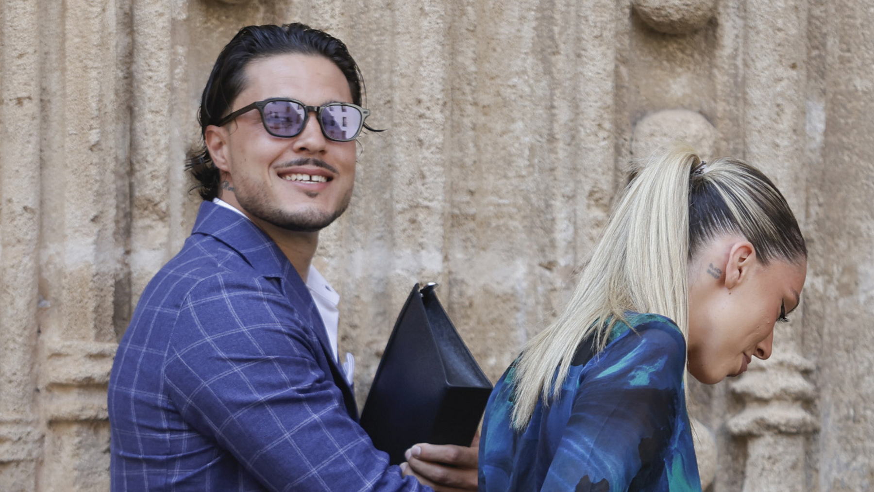 Carlo Costanzia y Alejandra Rubio en una boda. (Foto: Gtres)