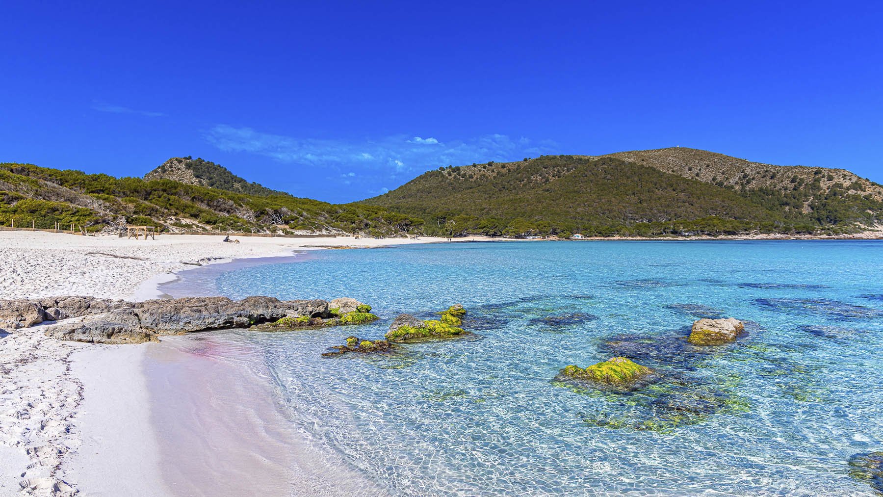 Vista panorámica de Cala Agulla. Foto: Grzegorz Mielczarek en Flickr.