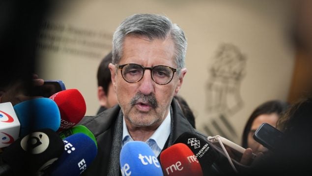 título fake Ángel Batalla