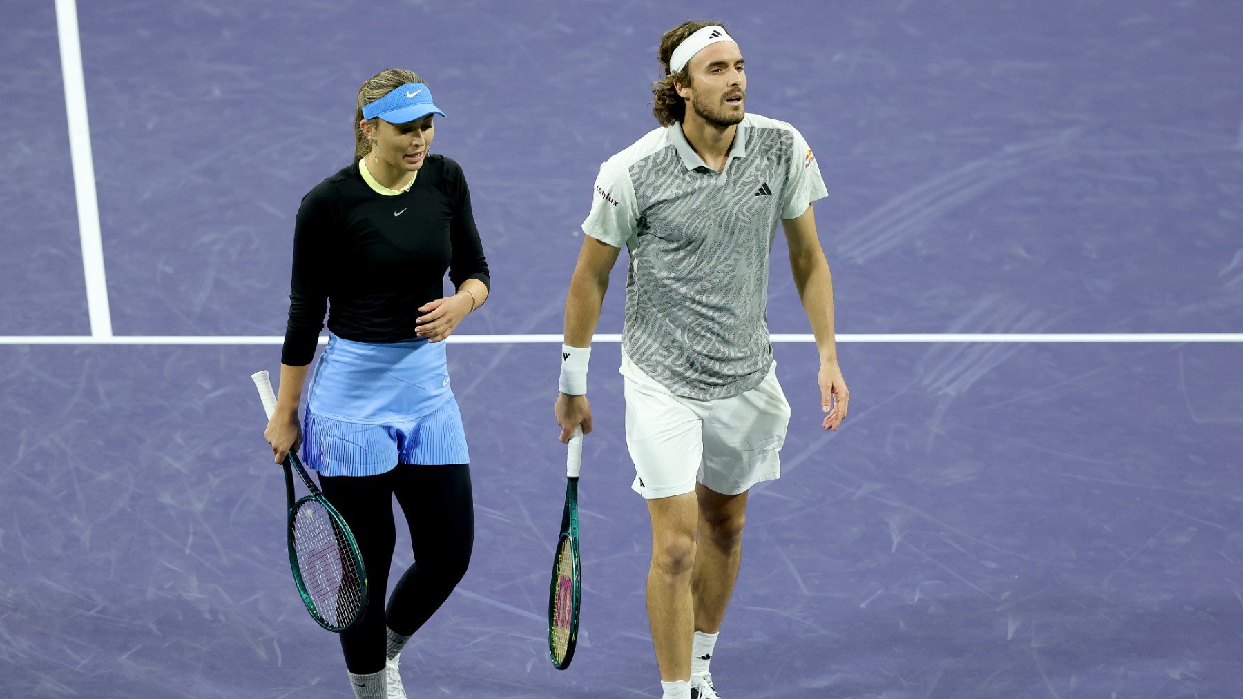 Badosa y Tsitsipas durante un torneo. (Getty)