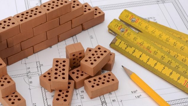 El aviso de una abogada sobre por qué no hay que comprar casas con okupas, adquirir viviendas okupadas, por qué no comprar viviendas con okupas dentro, aviso de una abogada sobre inversión en casas okupadas, adquirir vivienda con okupación.