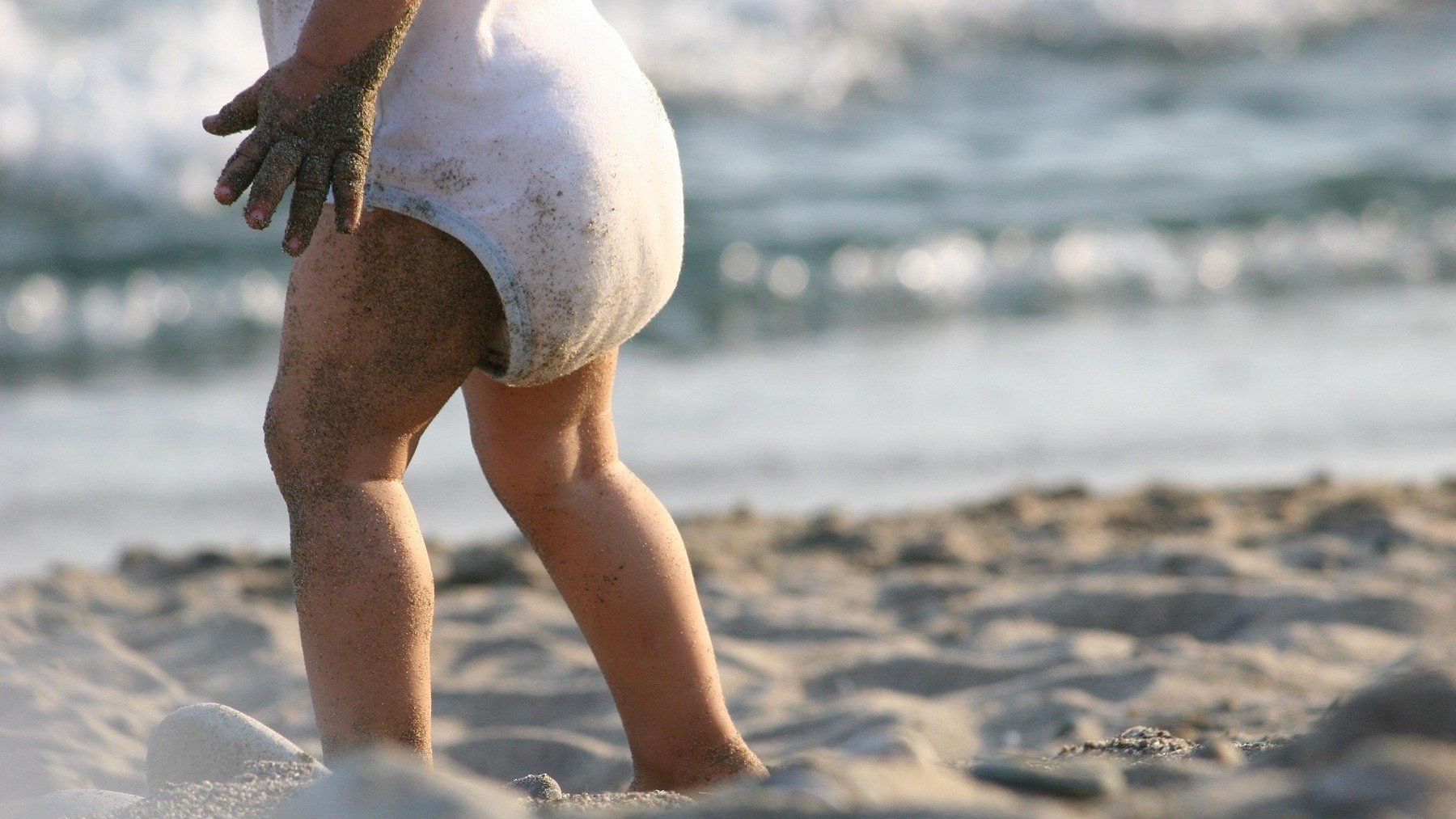 Bebé en la playa.