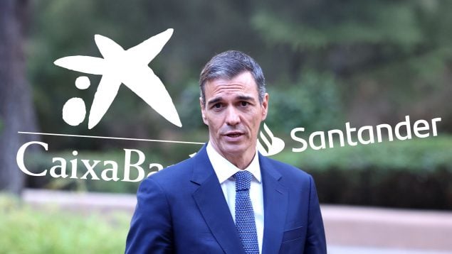 Sánchez, banca, impuestos, CaixaBank, Santander
