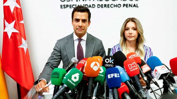Juango Ospina y Beatriz Uriarte, abogados de la familia de Edwin Arrieta en España (Foto: Gtres).