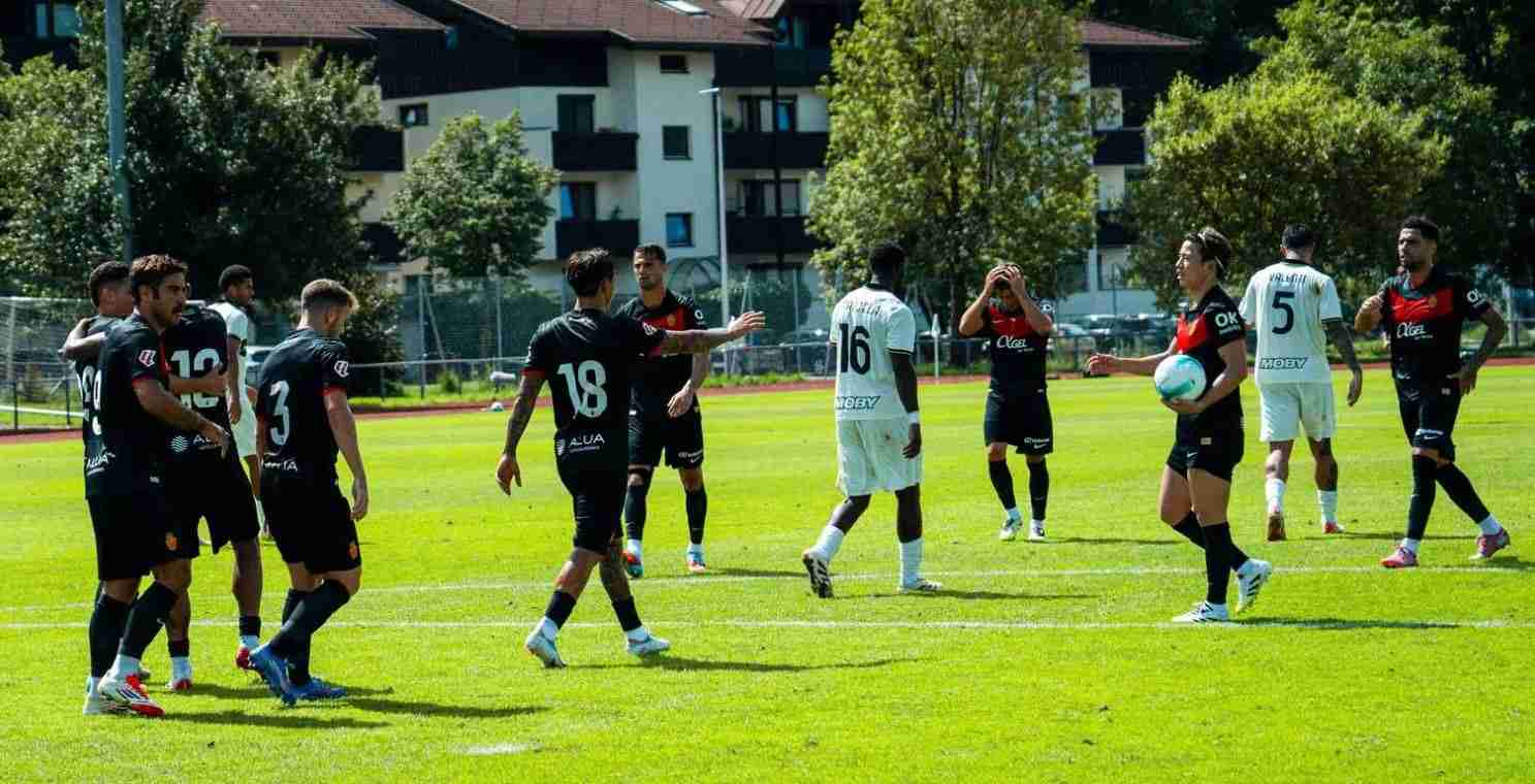 Un momento del partido amistoso entre el Mallorca y el Parma.