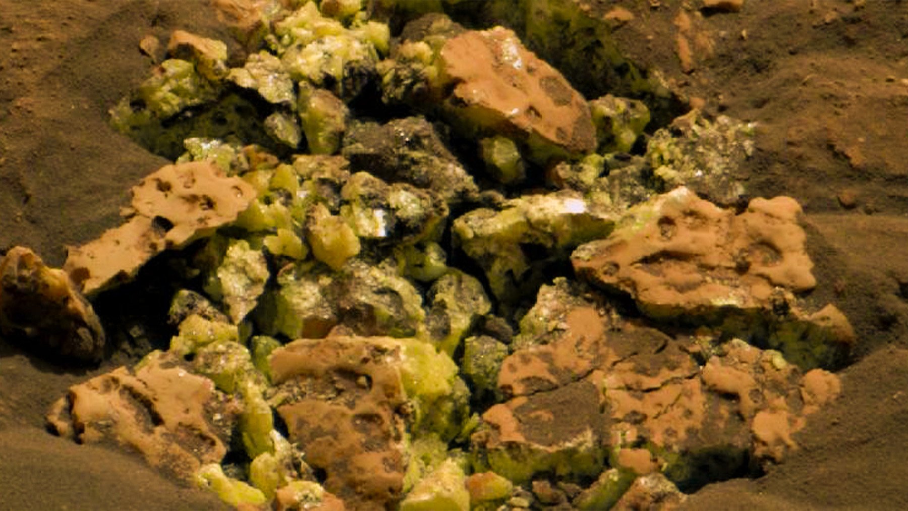 Azufre elemental puro hallado en la roca marciana. Foto: NASA.