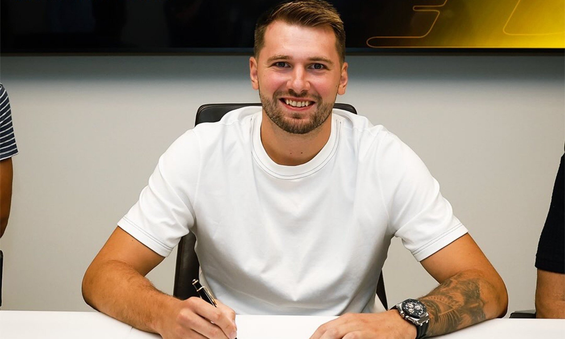 Luka Doncic renueva con Los Lakers.